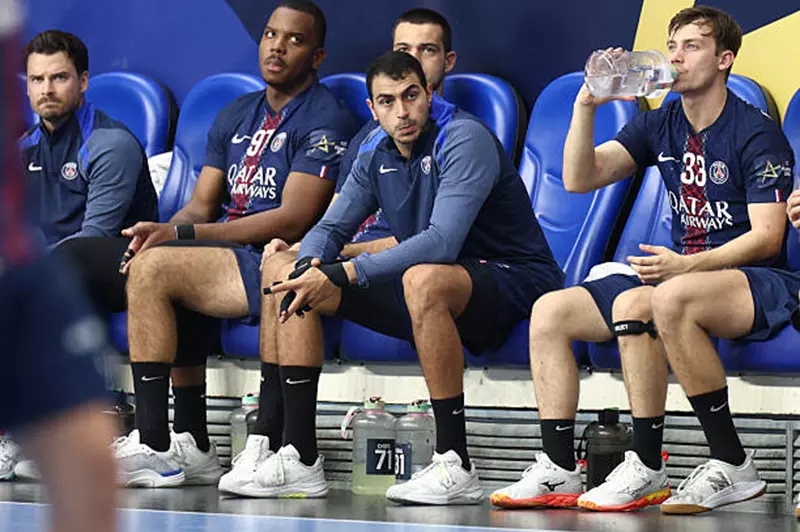 عبد الرحمن فيصل لاعب يد باريس سان جيرمان